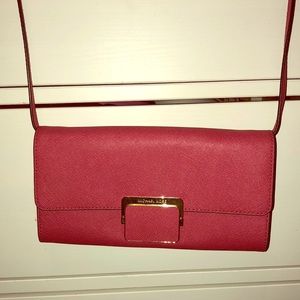 🔴SOLD🔴Michael Kors Pink Crossbody Clutch